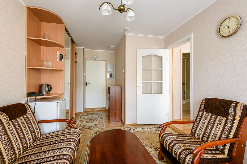 фото 1 номера Двухкомнатный люкс I - II корпус (одноместное проживание)